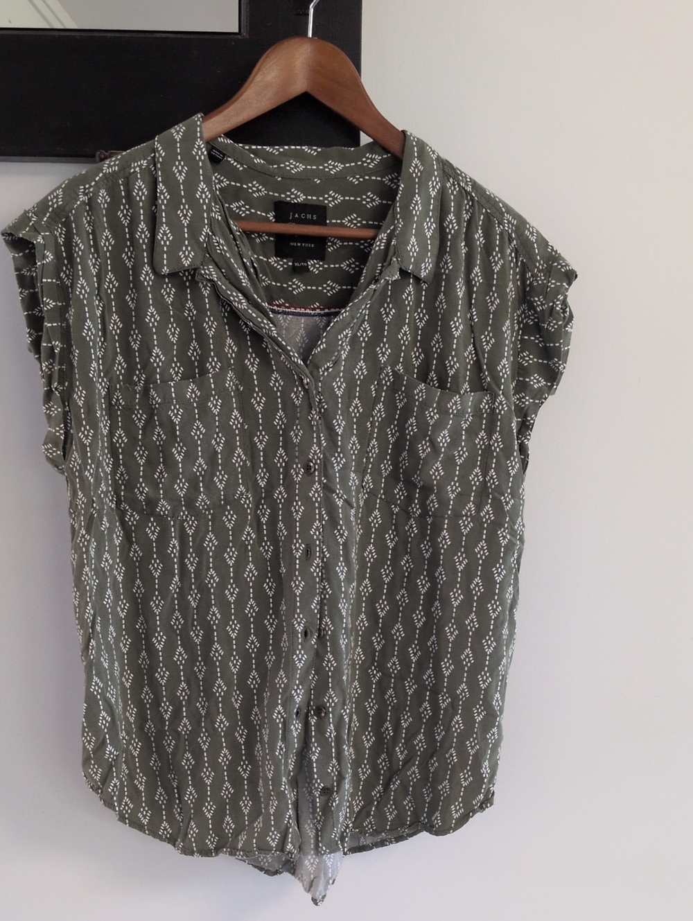 Jachs Girlfriend, Olive Patterned Button-Front Cap Sleeve Top
